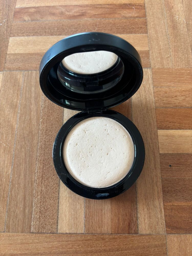 MAC Mineralize Skinfinish Light