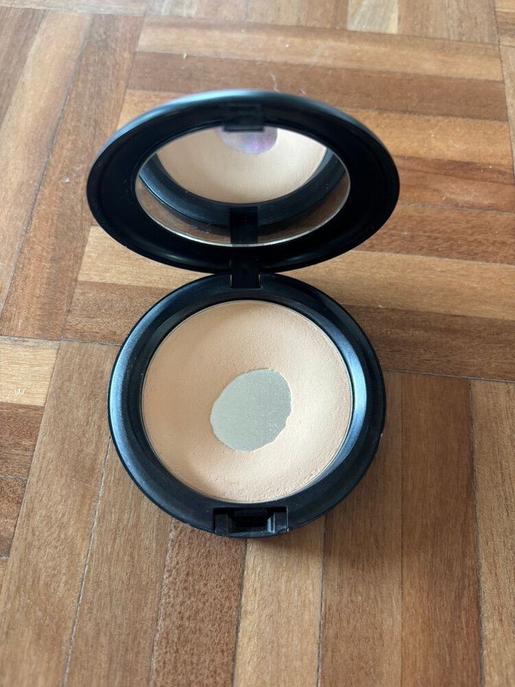 MAC Studio Careblend Pressed Light Plus