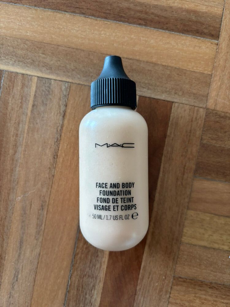 MAC Face and Body Foundation N3