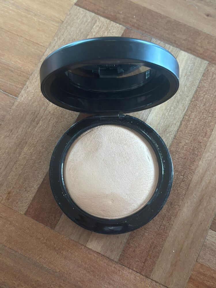 MAC Medium Golden Mineralise Skinfinish Powder
