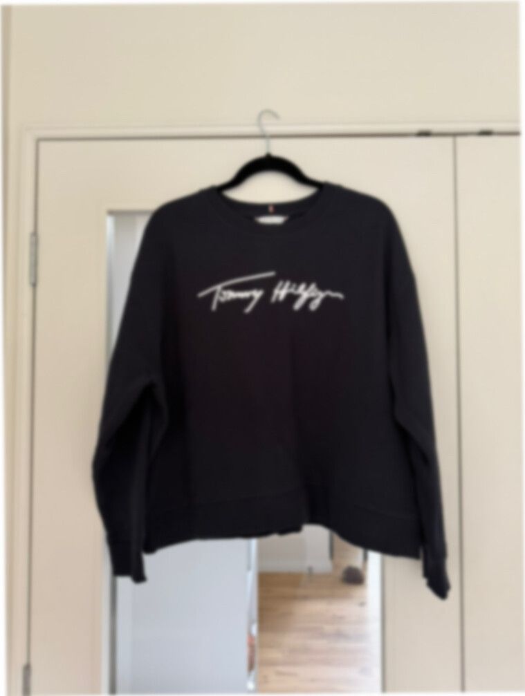 Tommy Hilfiger Navy Sweatshirt