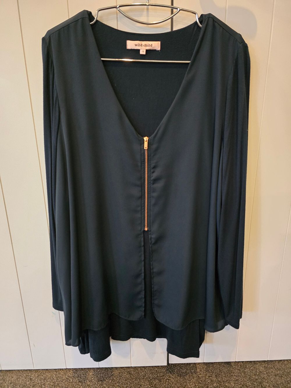 Wild Child Dark Olive Green Top Size 18