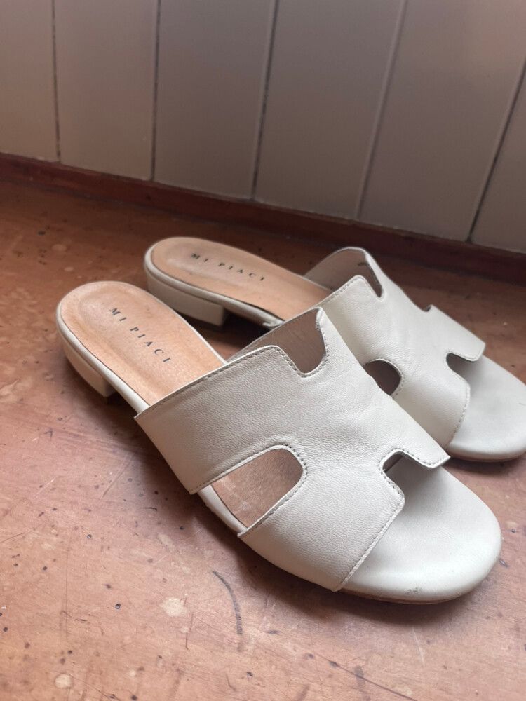 Mi Piaci Sandals