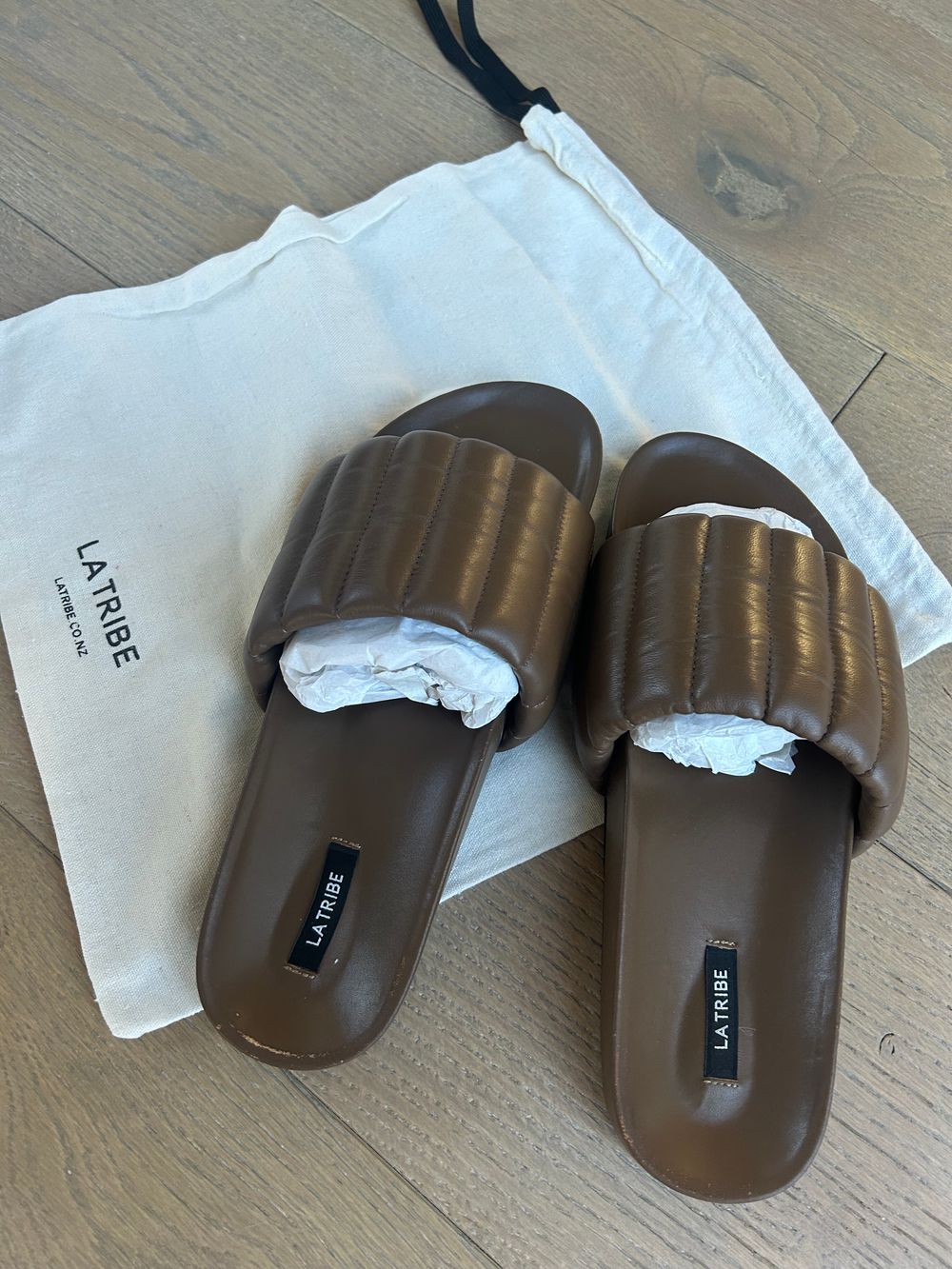 La Tribe Tube Leather Slides