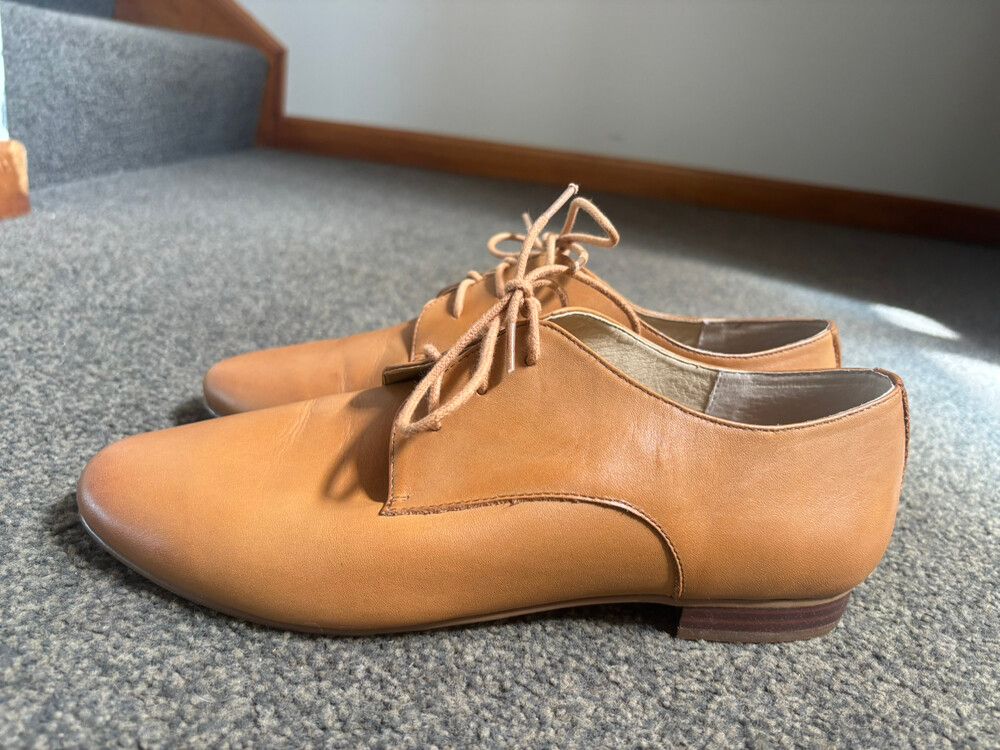 Bonbons Tan Leather Oxford Shoes