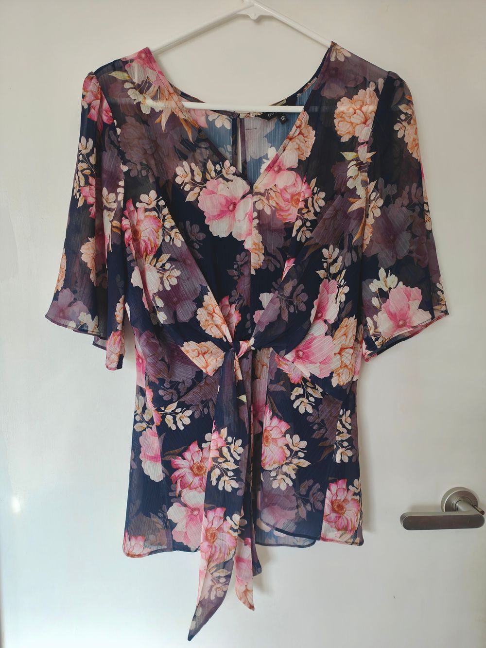 Portmans tie front floral peplum top Sz12