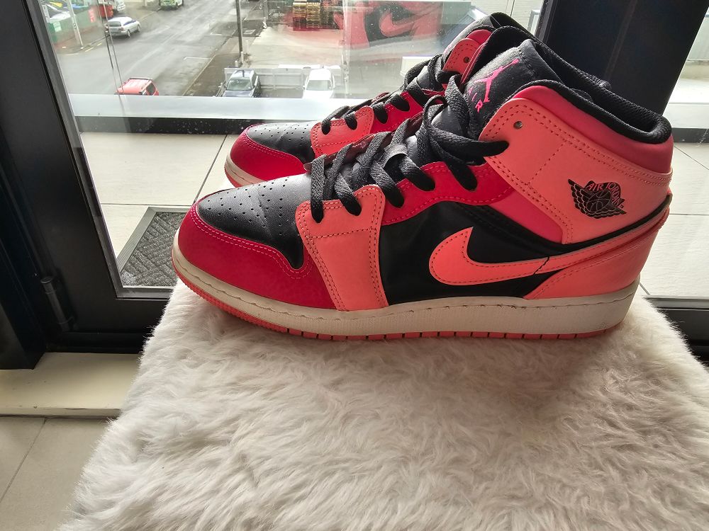 Jordan Pink Black Sneakers