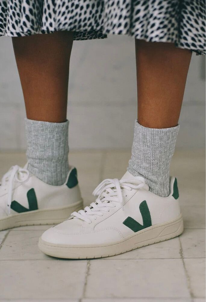 Veja V12 Leather - Extra White Cyprus