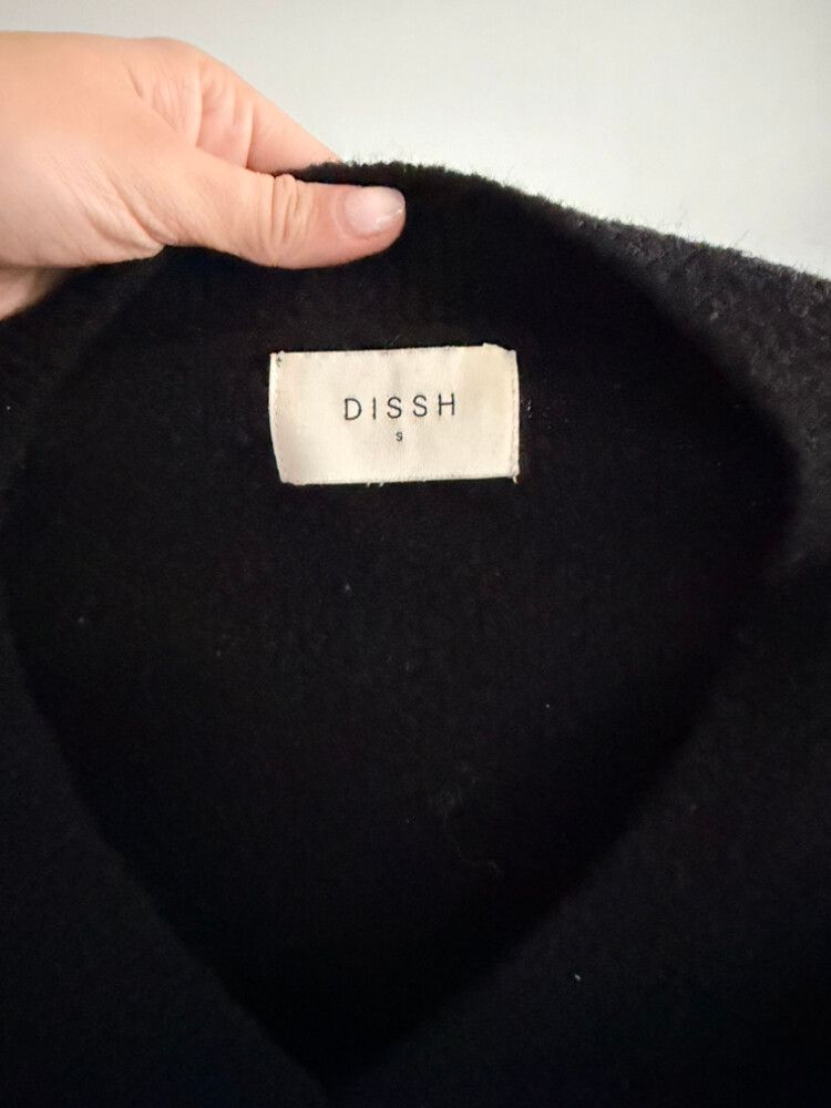 DISSH black v- neck vest