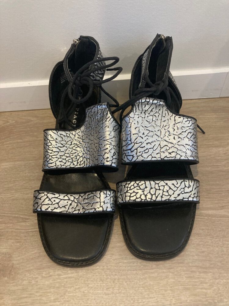 Mi Piaci Black and Silver Leather Sandals size 40