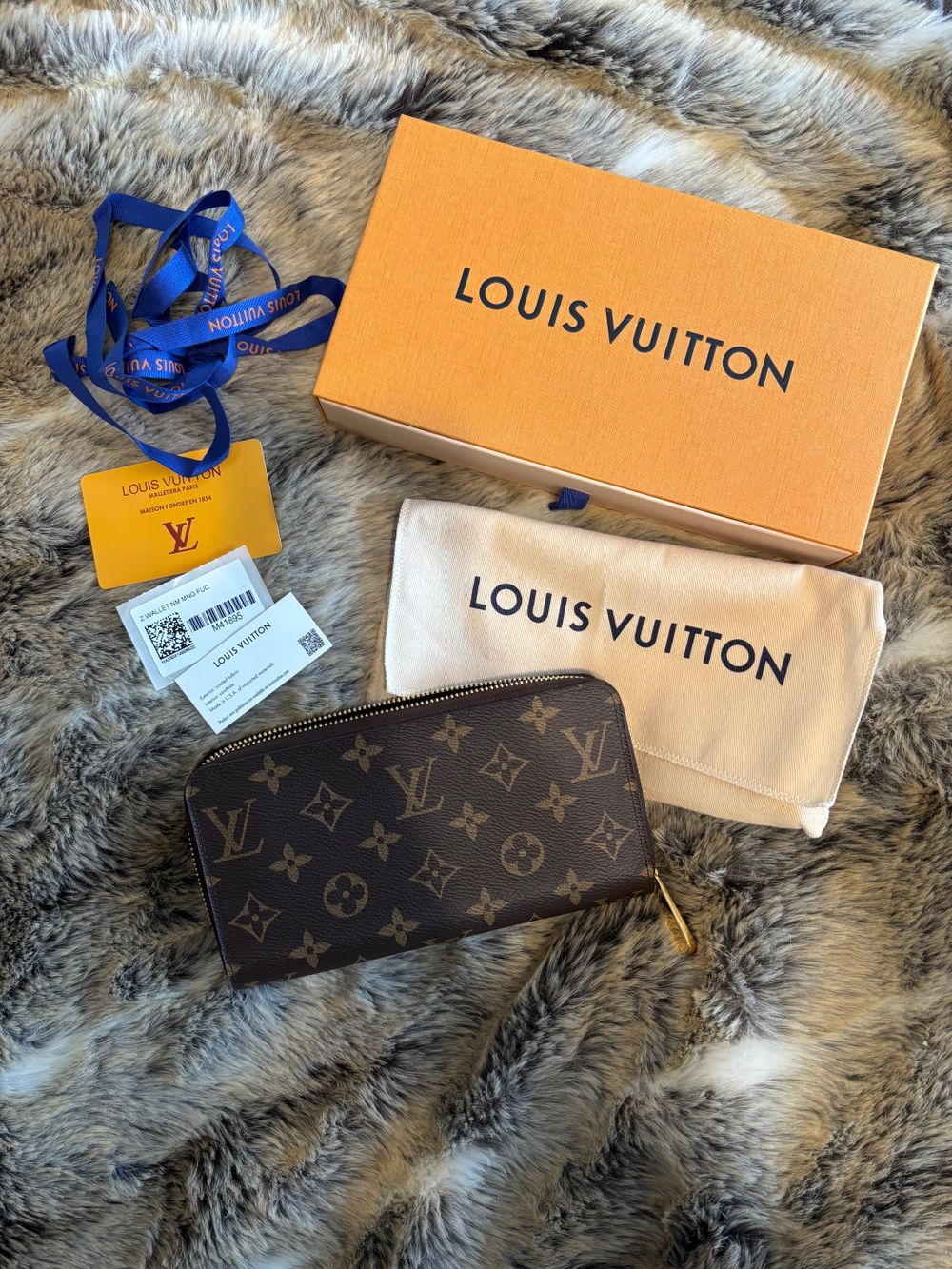 Louis Vuitton wallet NEW