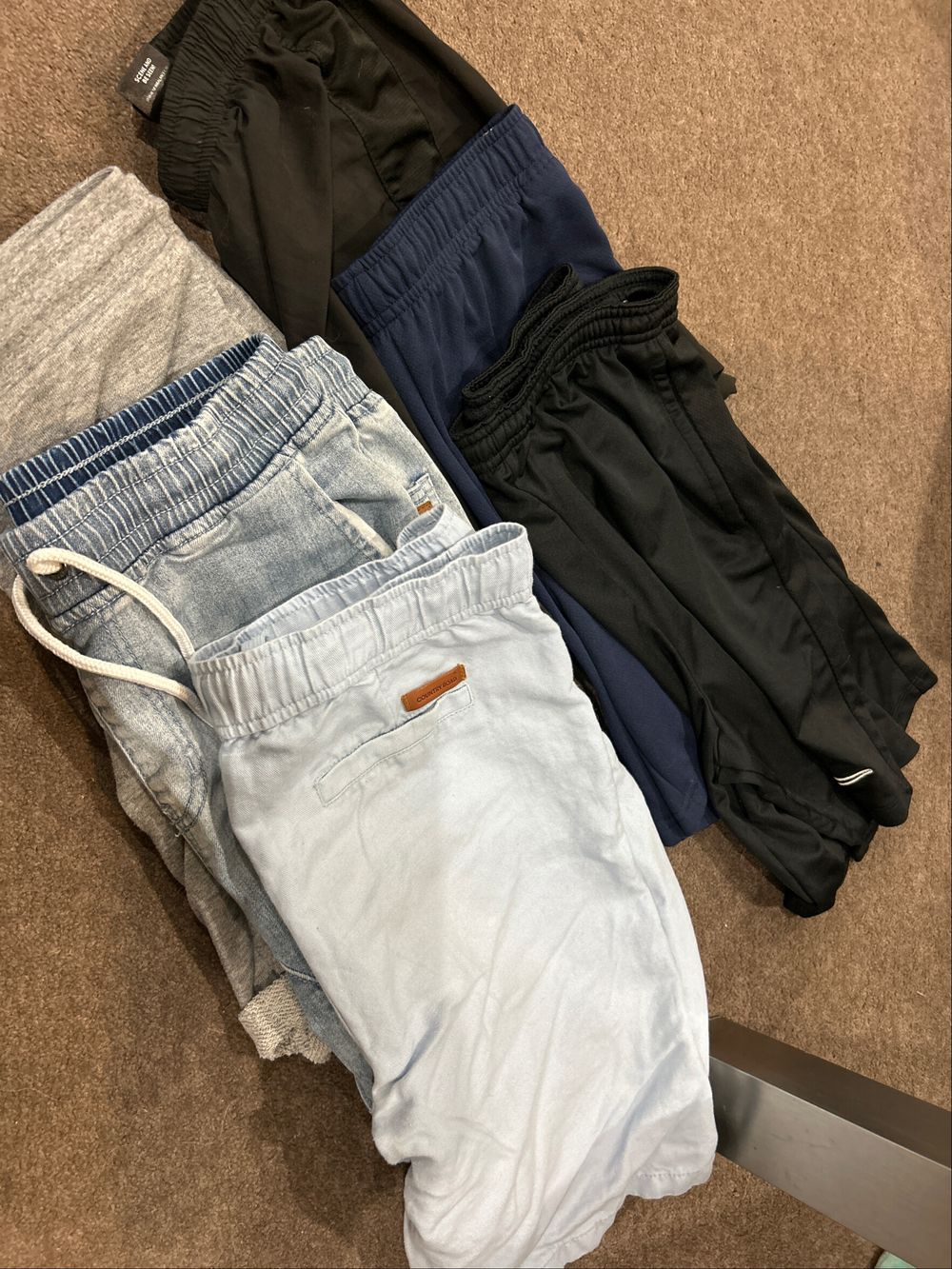 Size 14 Boys Shorts 6 Total , 3x Dress Shorts Country Road , Nonissue , 3 X Sports Shorts Nike , Puma , No .