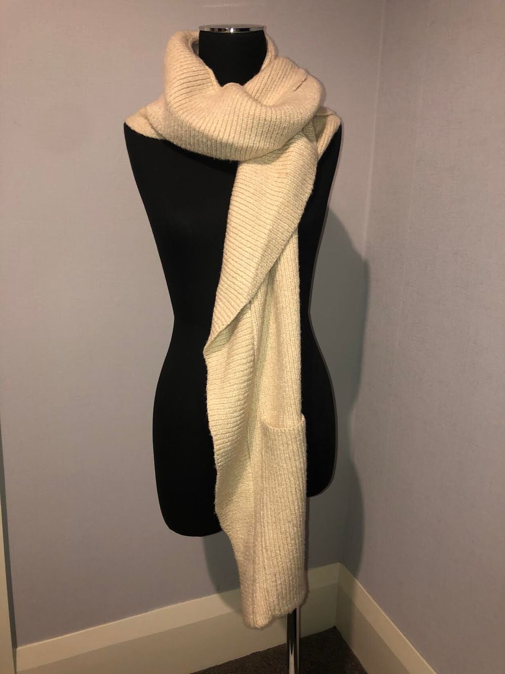 Urban Outfitters - Beige Ribbed Knit Scarf