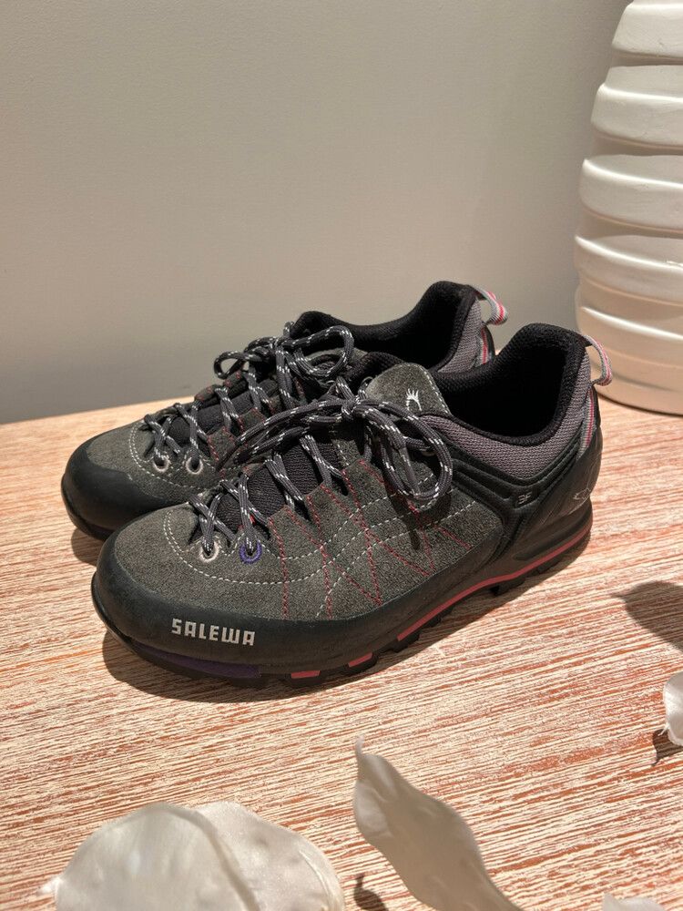 Salewa mountain Hiking Shoes In Good Condition