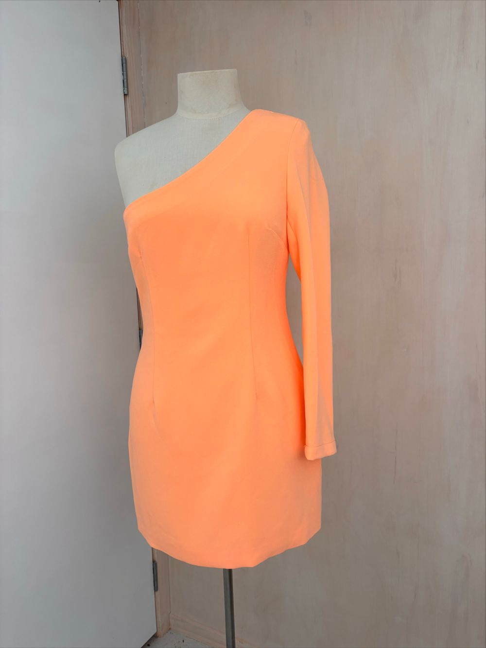 White Fox Boutique One-Shoulder Long Sleeve Mini Dress – Size M – Vibrant Orange