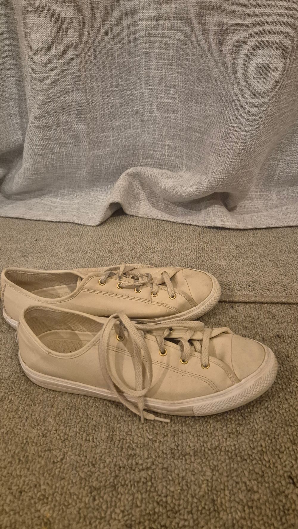 Converse Beige Sneakers