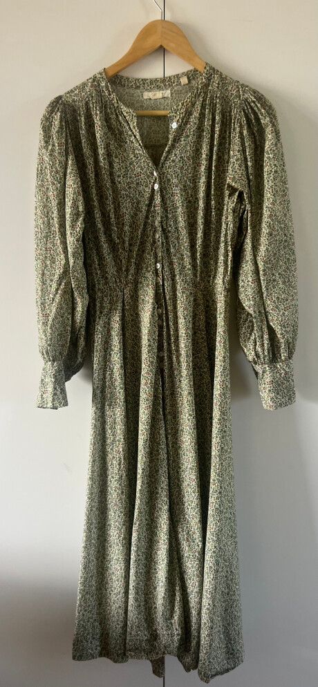 Doen - Gorgeous Cotton Floral Green Dress Long Sleeve on Designer Wardrobe