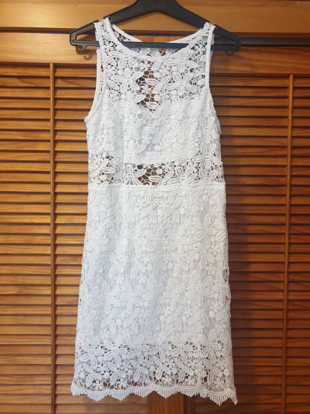 Backless dress