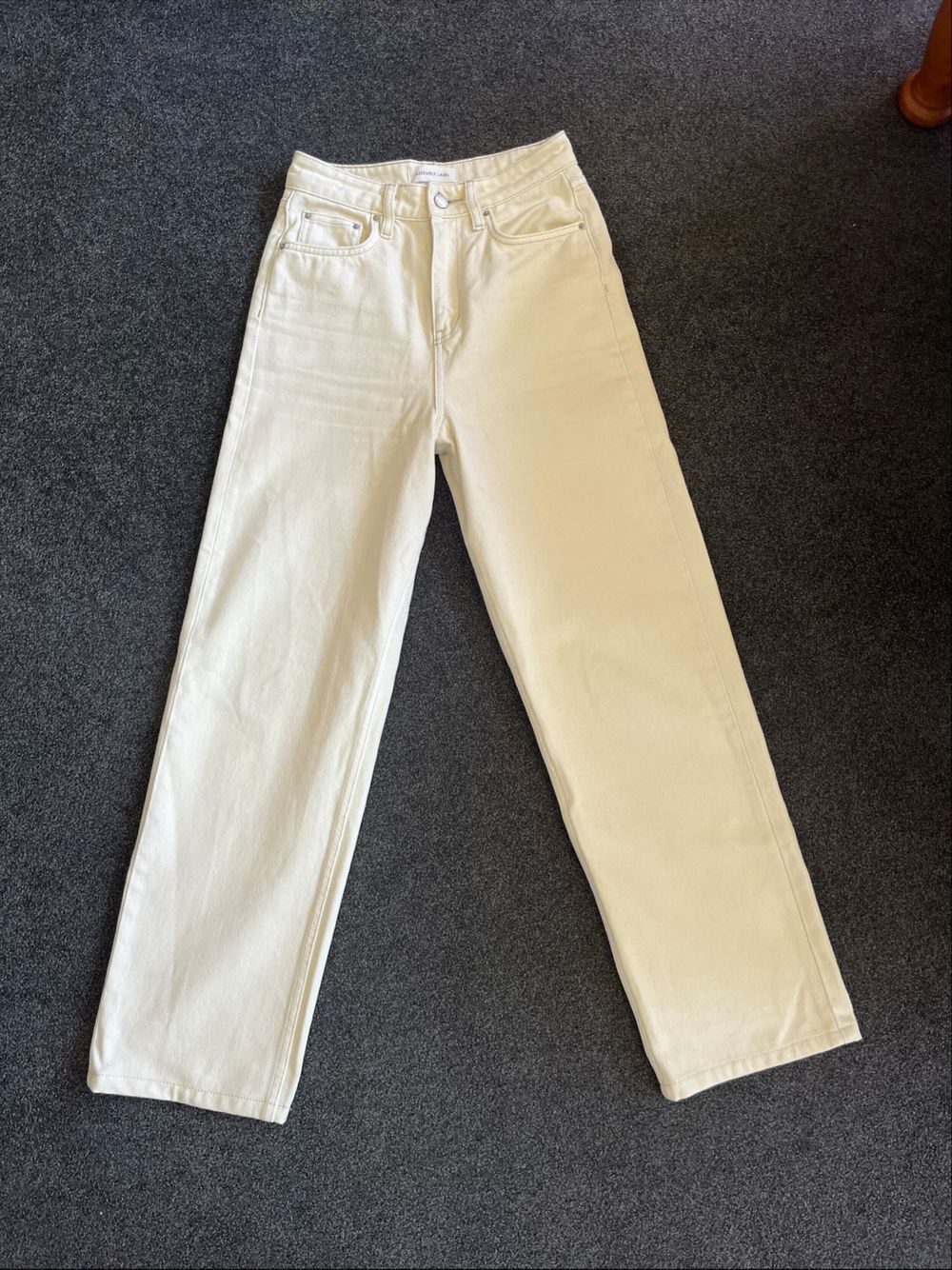 Cream Assembly Label jeans