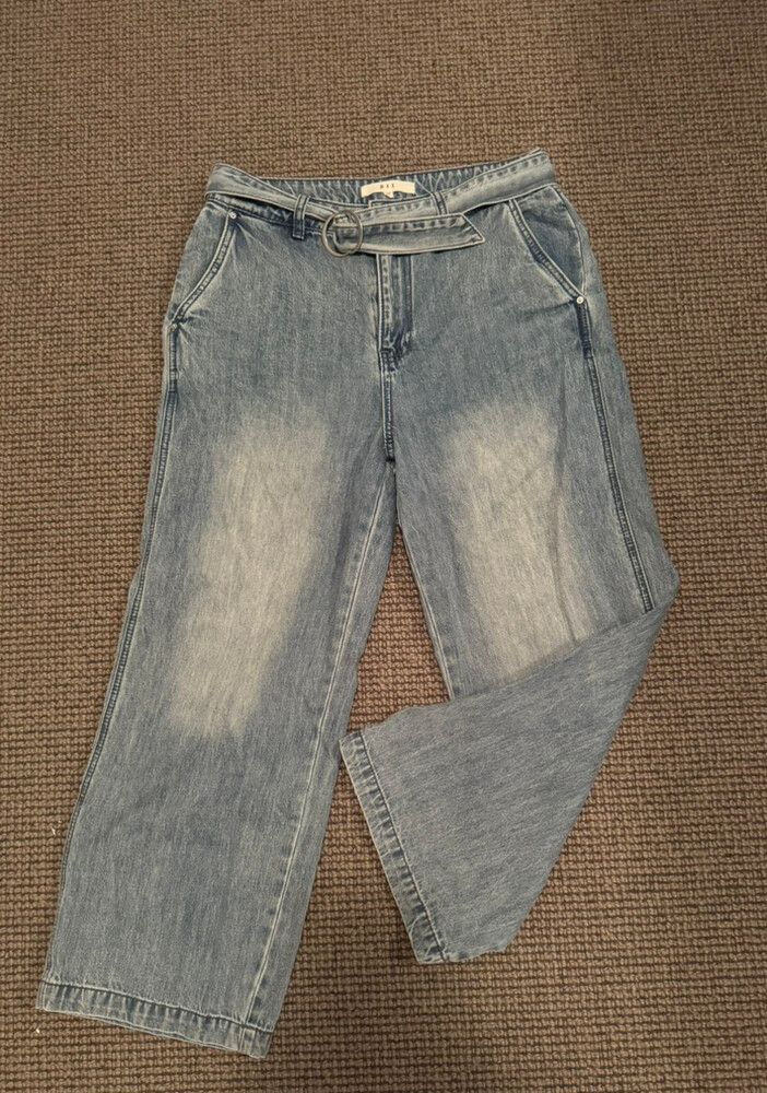 MAX belted jeans