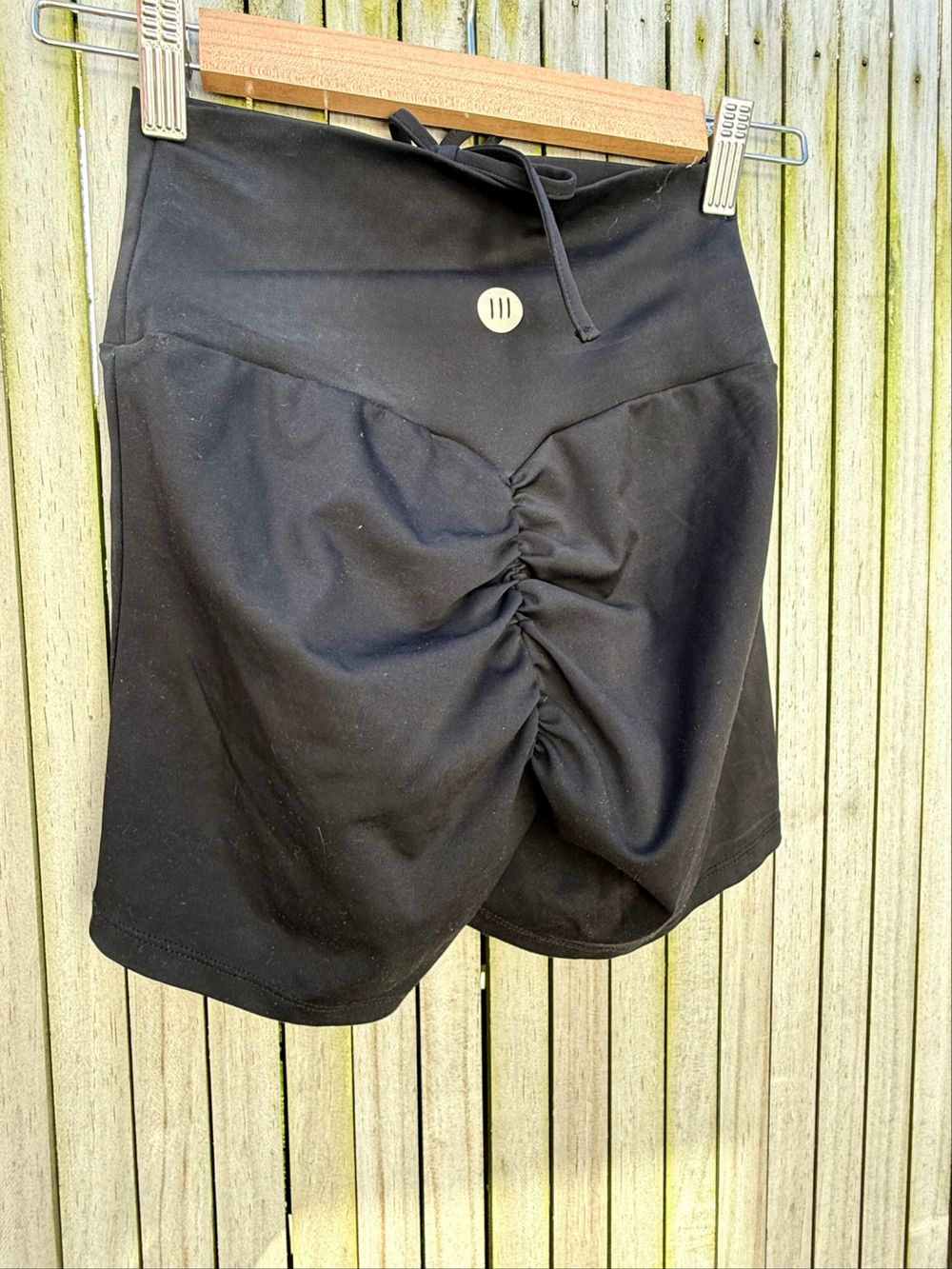 Black booty ruched shorts - tiger mist
