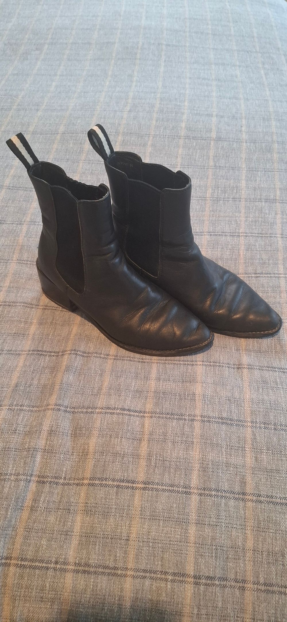 Boots size 36