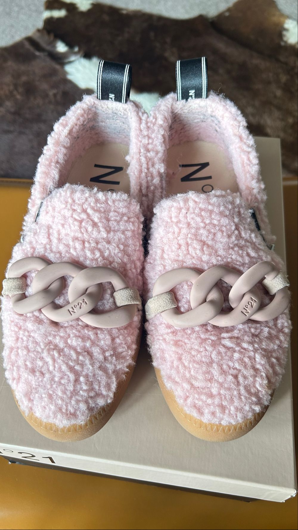 N°21 Pink Shearing Chain Loafers Made in Itay