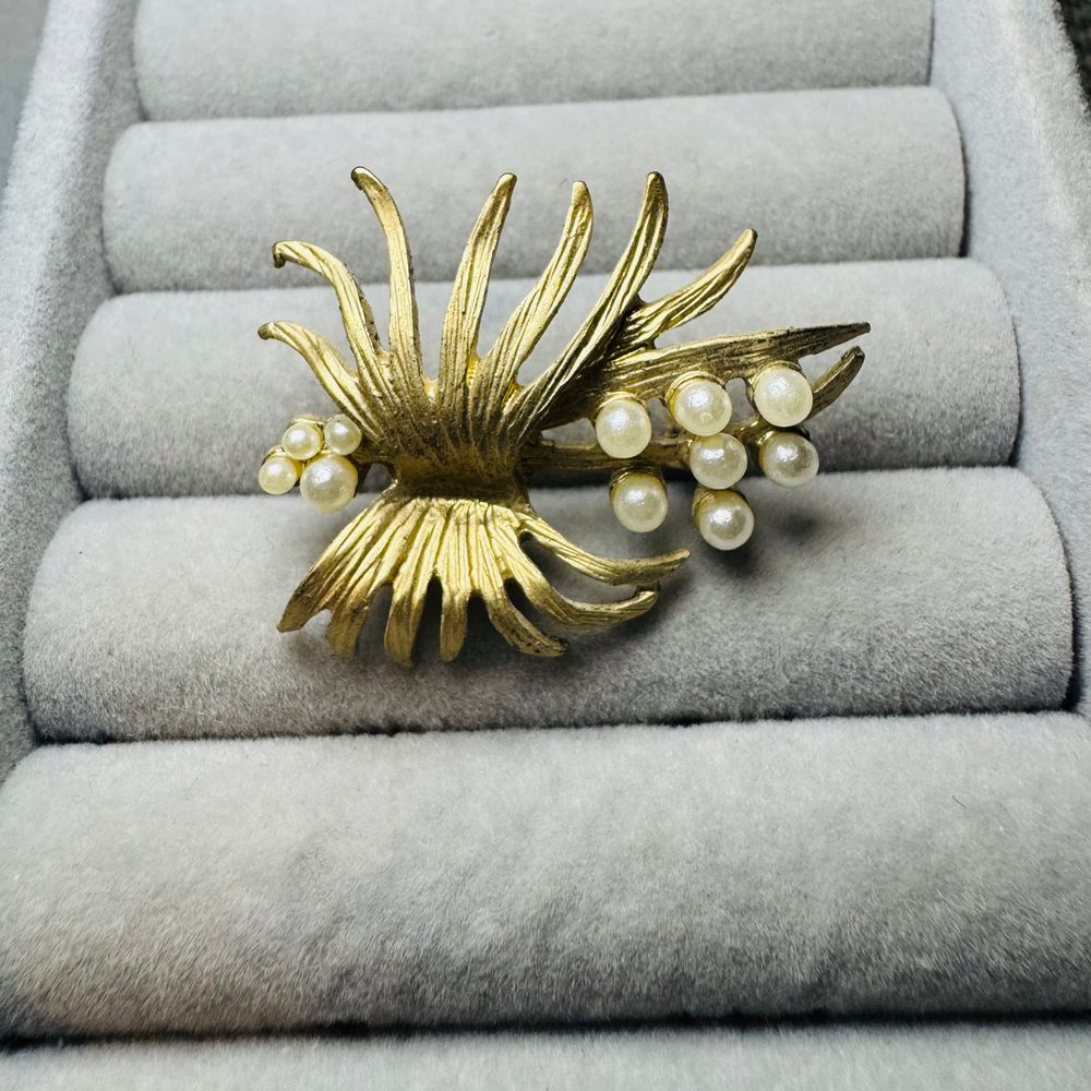Vintage Gold Tone Faux Pearl Brooch