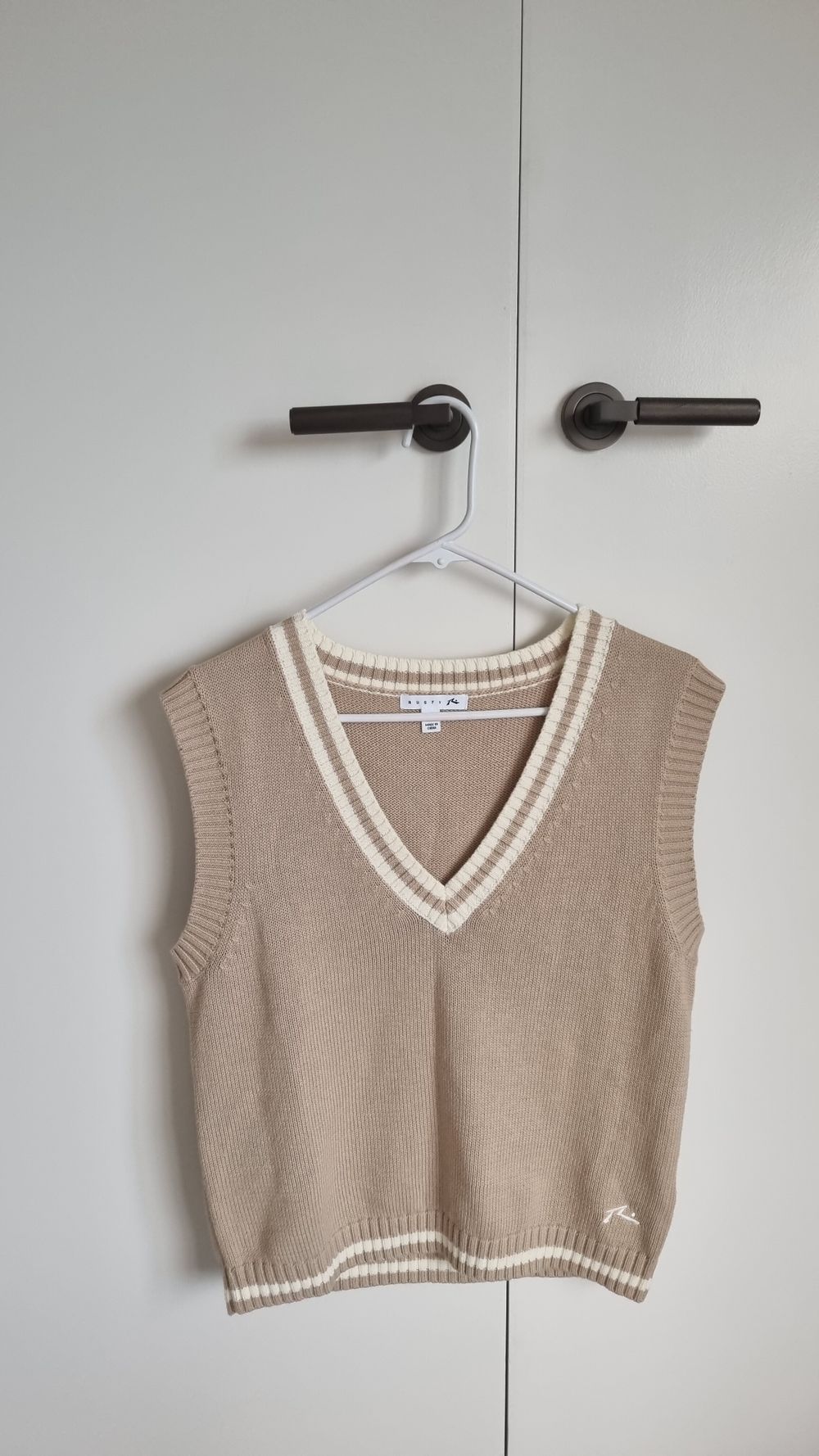 Rusty Beige V-Neck Knit Vest
