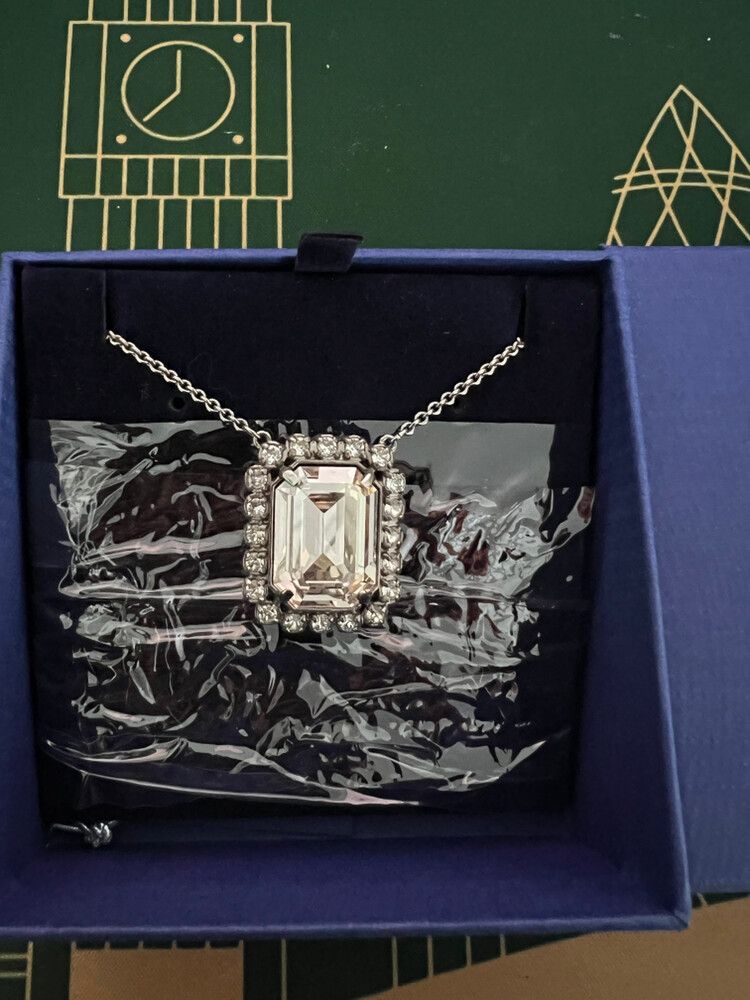 Vintage Design Necklace With Emerald Shaped Centre Crystal
