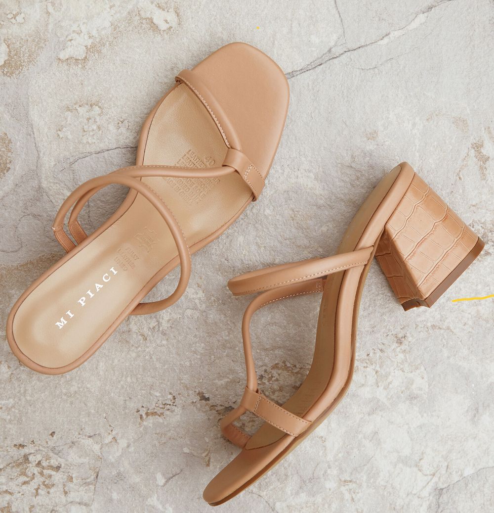 Mi Piaci Ormani sandal sz 40 camel neutral colour with accent heel.