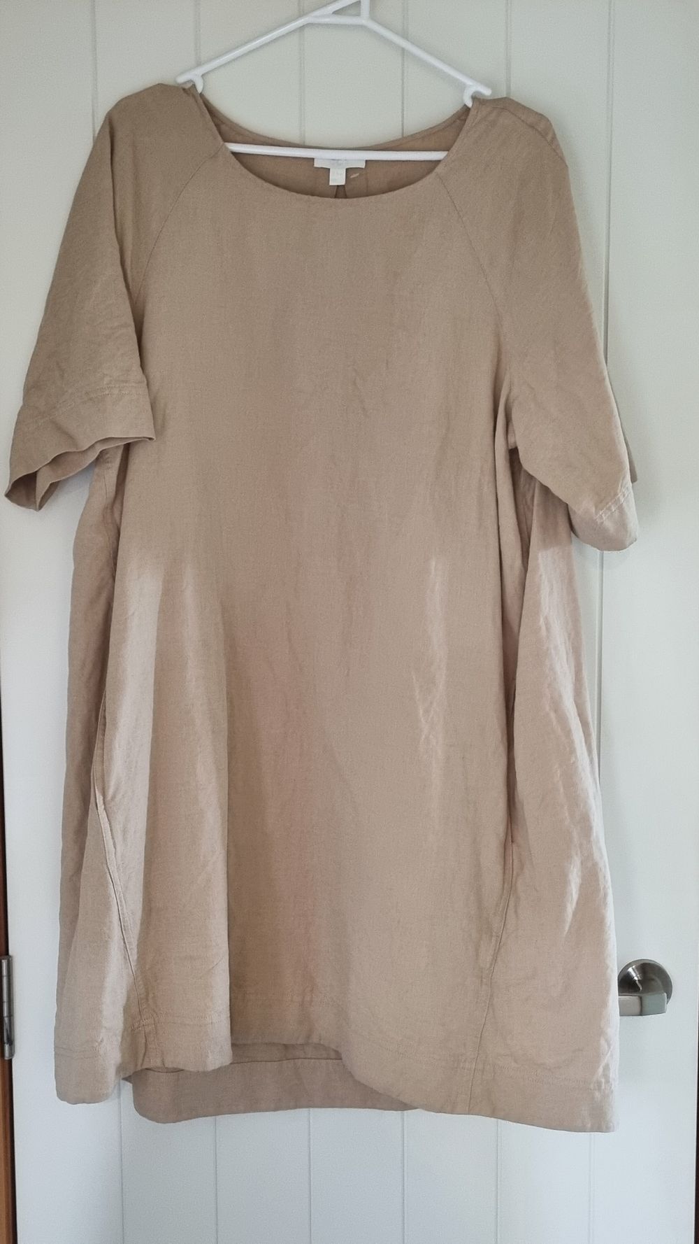 COS - Beautiful beige linen dress on Designer Wardrobe COS - Beautiful beige linen dress on Designer Wardrobe