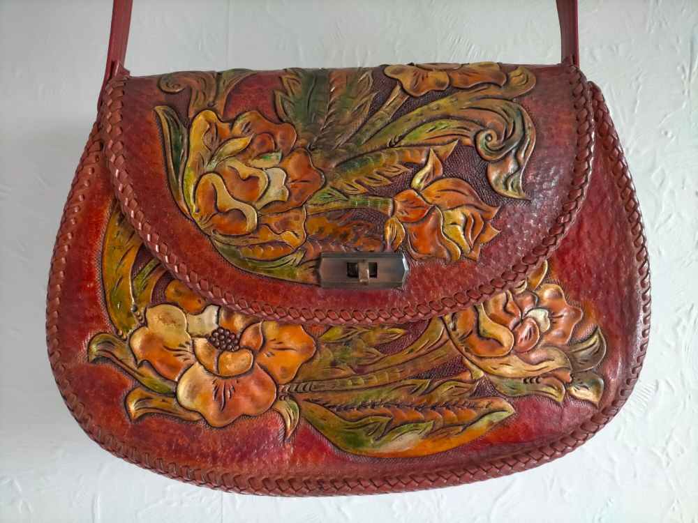 Handmade leather shoulder bag