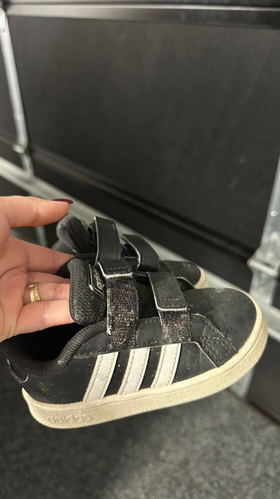 Adidas Kids Black & White Sneakers – Size 6K