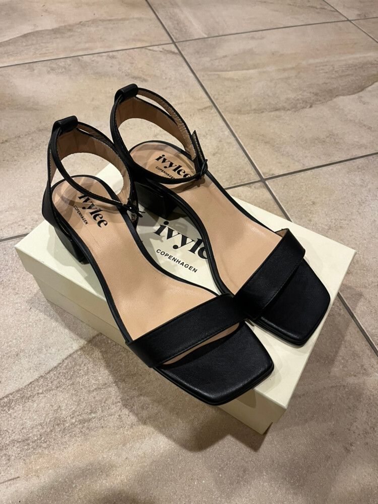 Ivylee Copenhagen Whitney Sandal Size 40