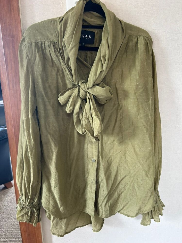 Blak Green Bow Shirt