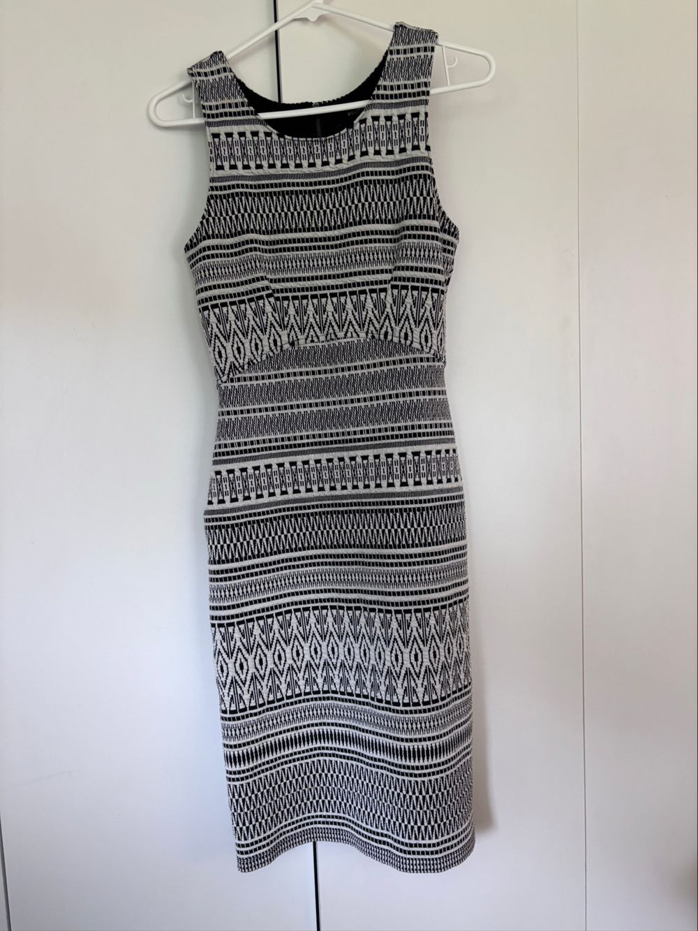 Decjuba Black And White Patterned Midi Dress