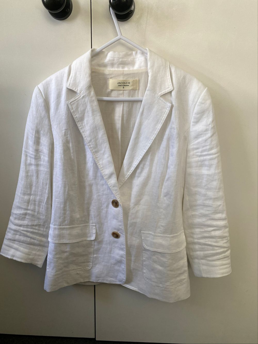 Jacqui-E White Linen Blazer