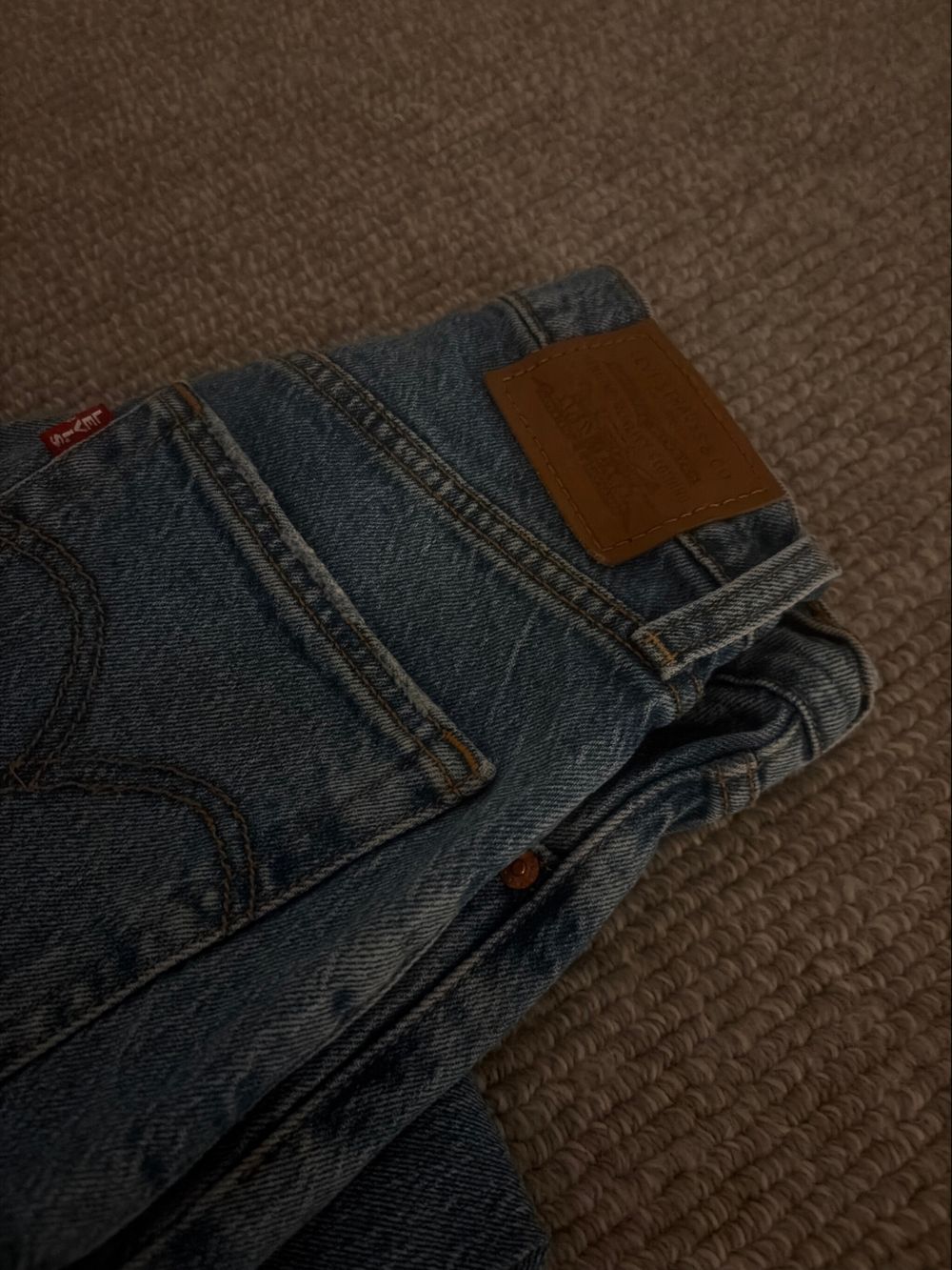 LEVI RIBCAGE SIZE 24