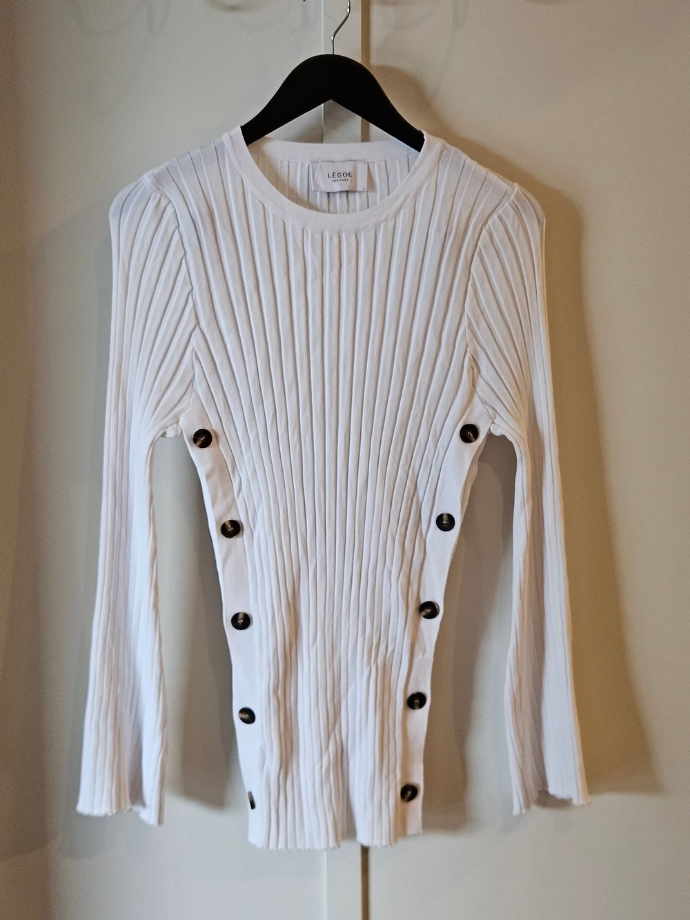 LÉGOE Heritage Rib Knit Top – Size L – White – Stretchy Button Detail