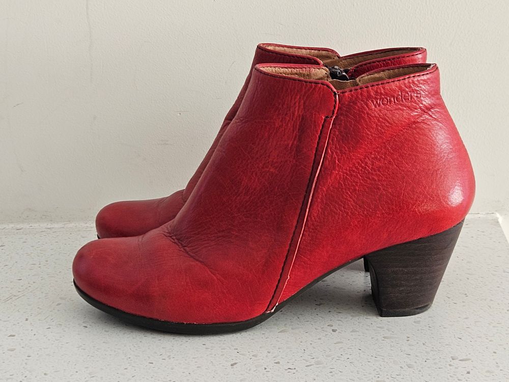 Wonders Red Leather Ankle Boots – Size 36 – Made in Spain – 100% Leather