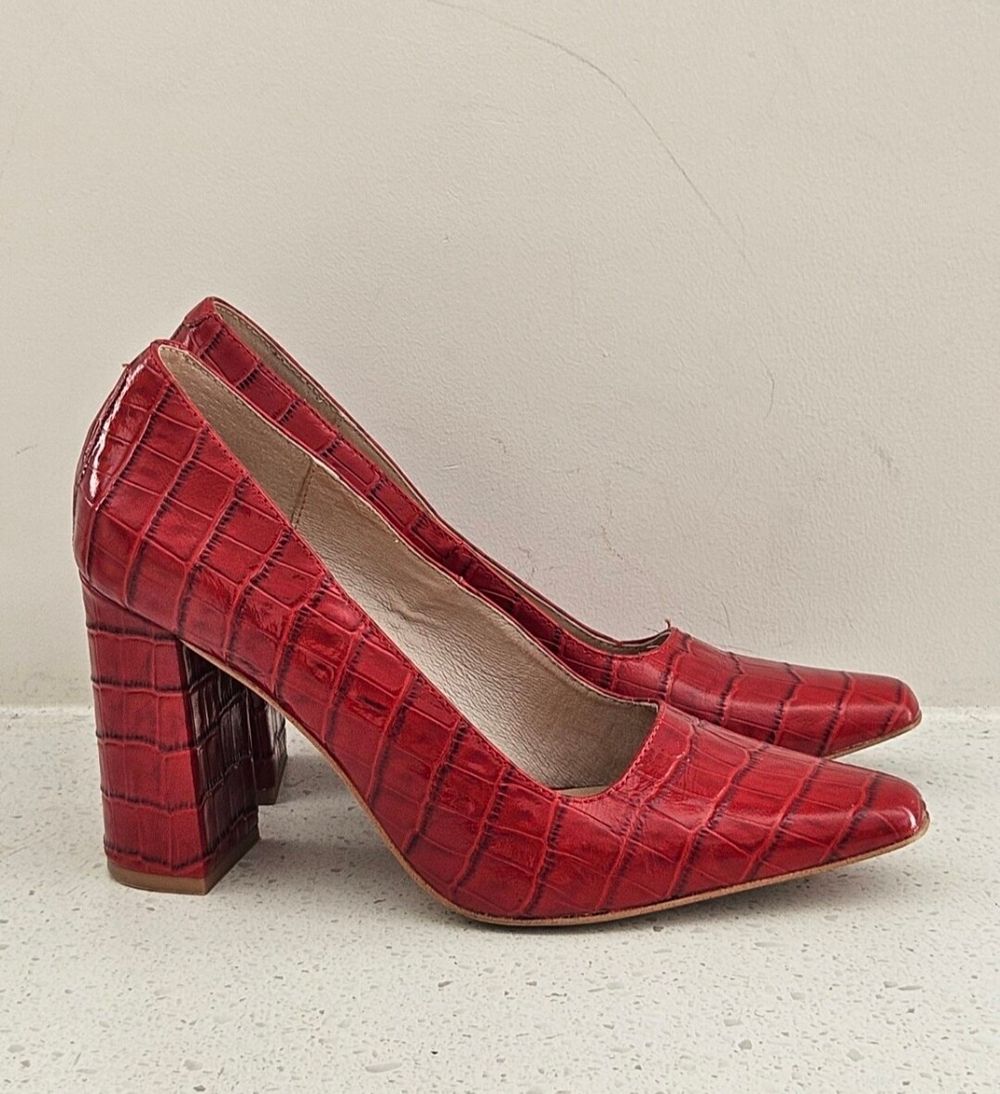 Mi Piaci Red Croc Embossed Leather Heels – Size 37 – Made in Brazil