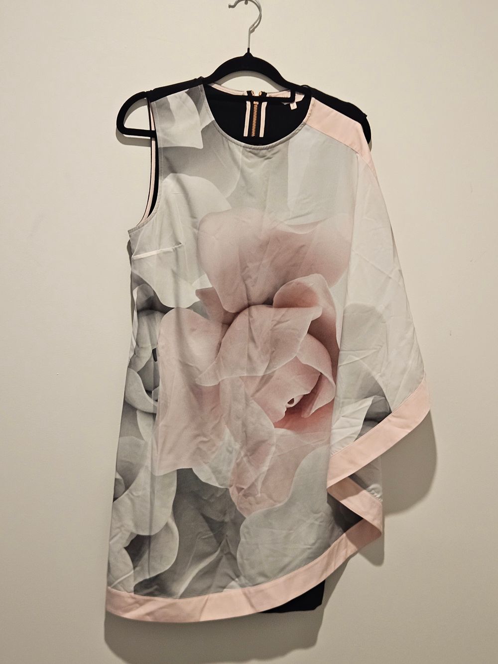 Ted Baker London Asymmetric Floral Dress – Size 2 – Elegant Occasion Wear
