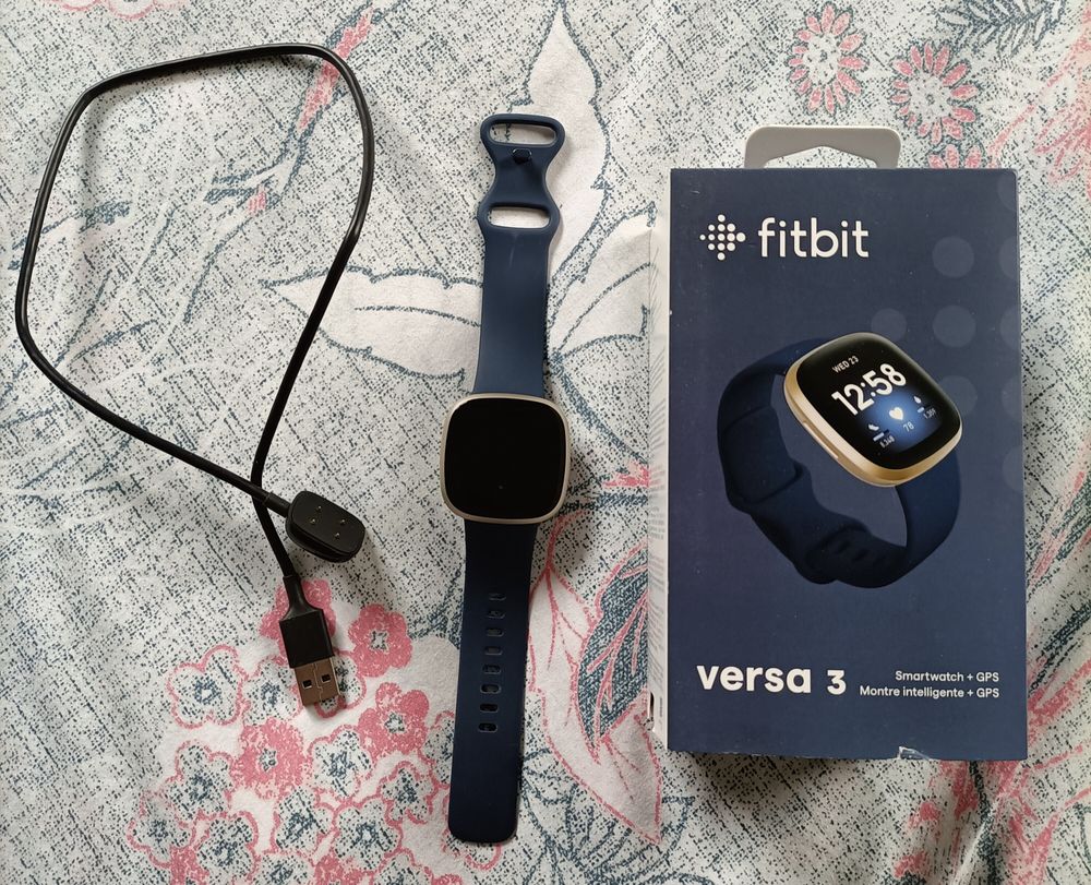 Fitbit Versa 3 Blue Gold Watch