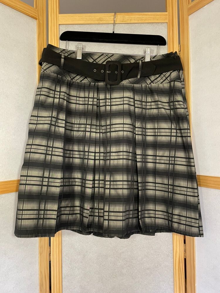 Jacqui-E Grey Plaid Pleated Skirt