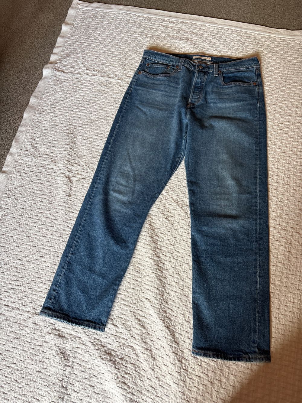 Levi's wedgie straight mid blue size 31 as new