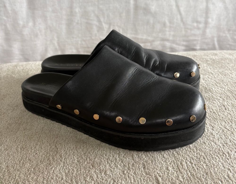 Mi Piaci Black Leather Studded Slides