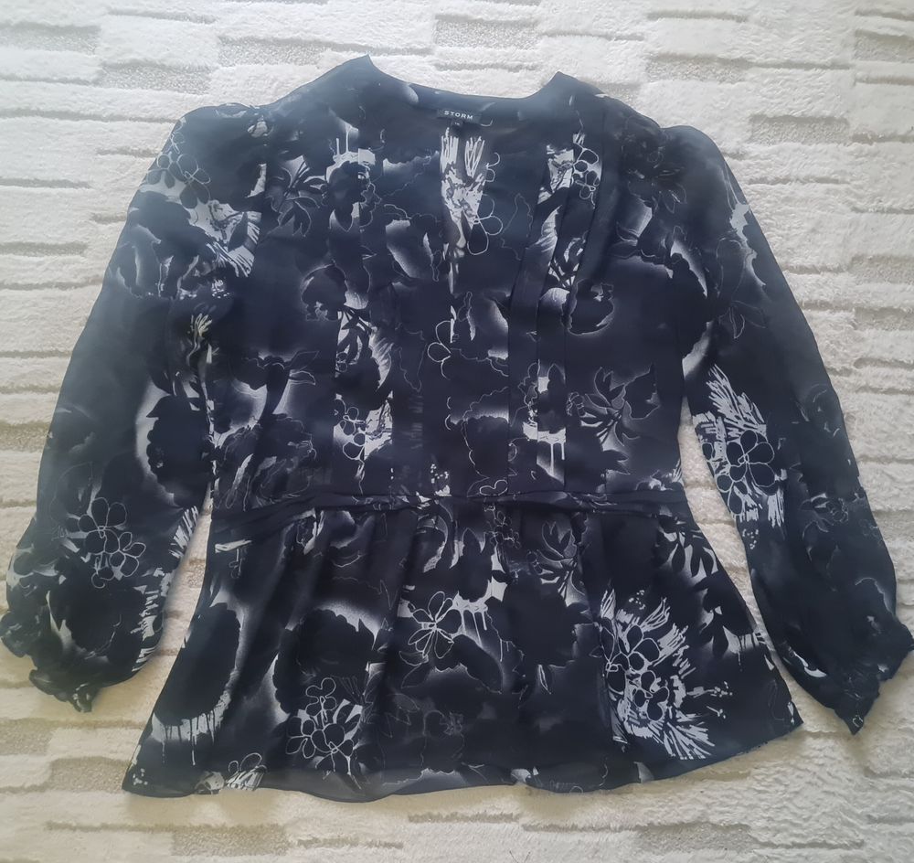 Storm moody dark print top