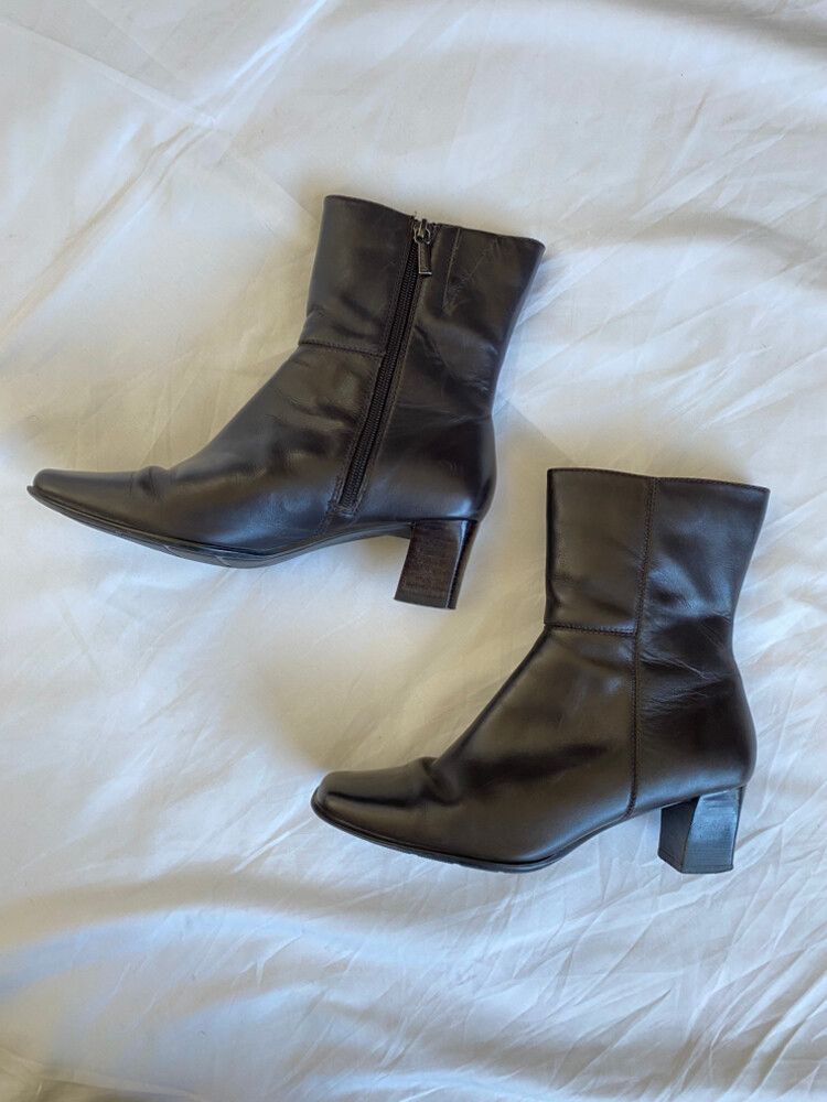 Vintage square toe chunky heel boots