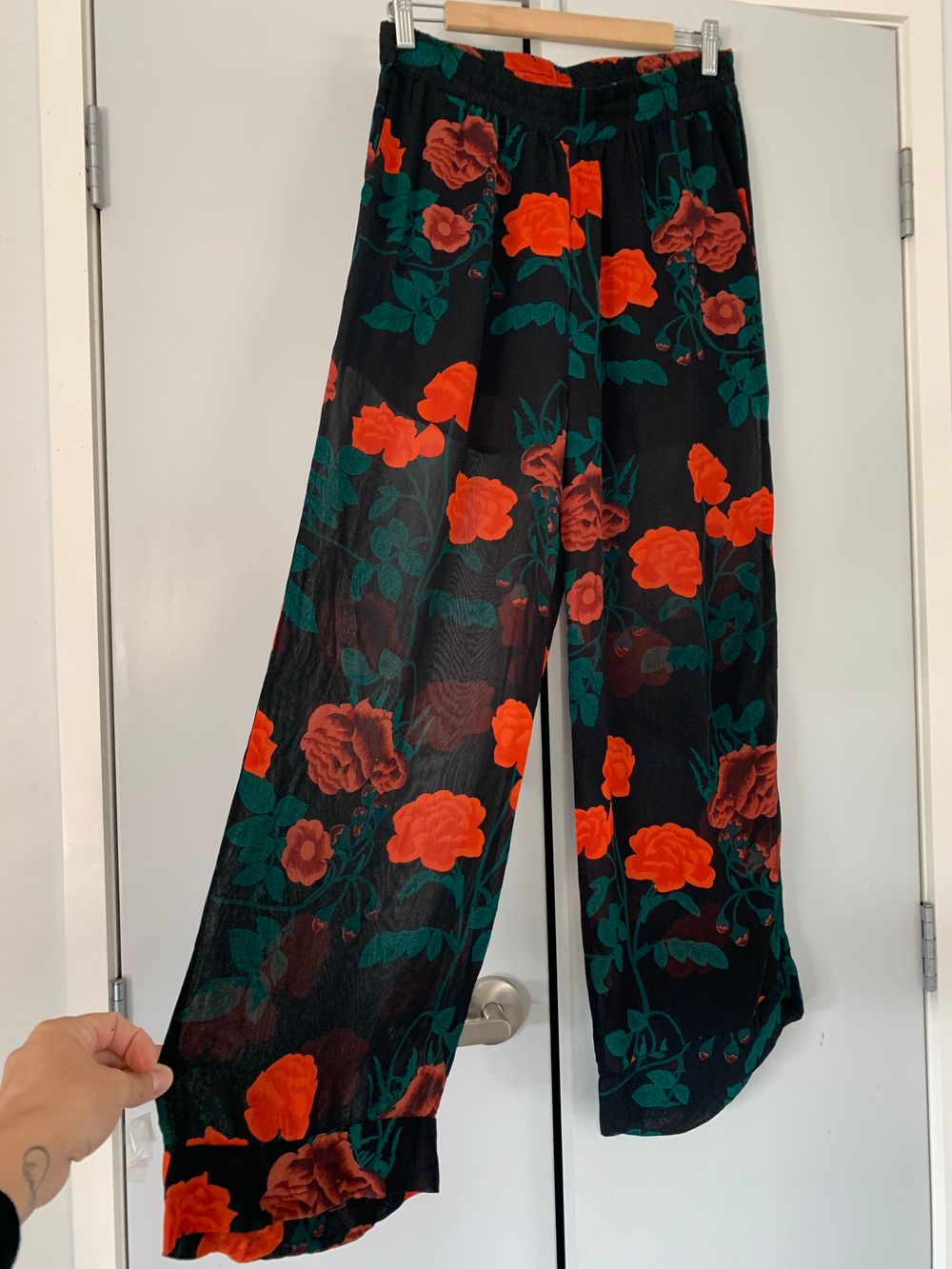 Ganni Newman Georgette black floral pants straight leg flowy size 8  high waisted
